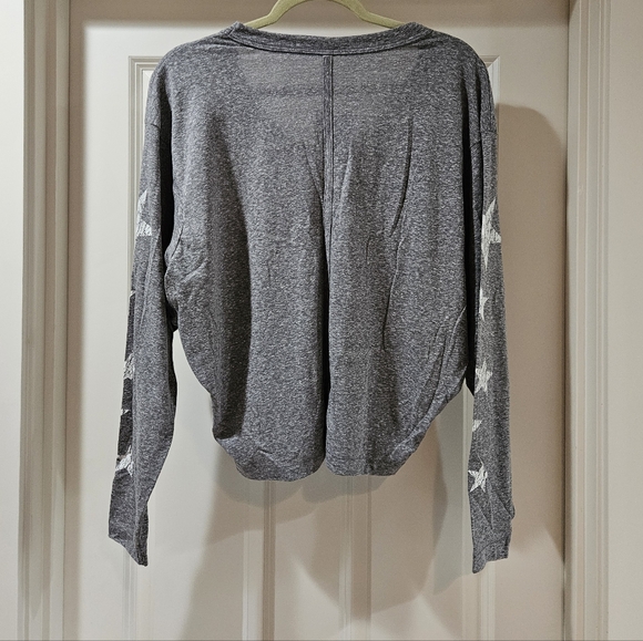Free People Melrose Graphic Tee Long Sleeve Scoop Neck Crackled Stars S Gray NWT - Picture 4 of 16